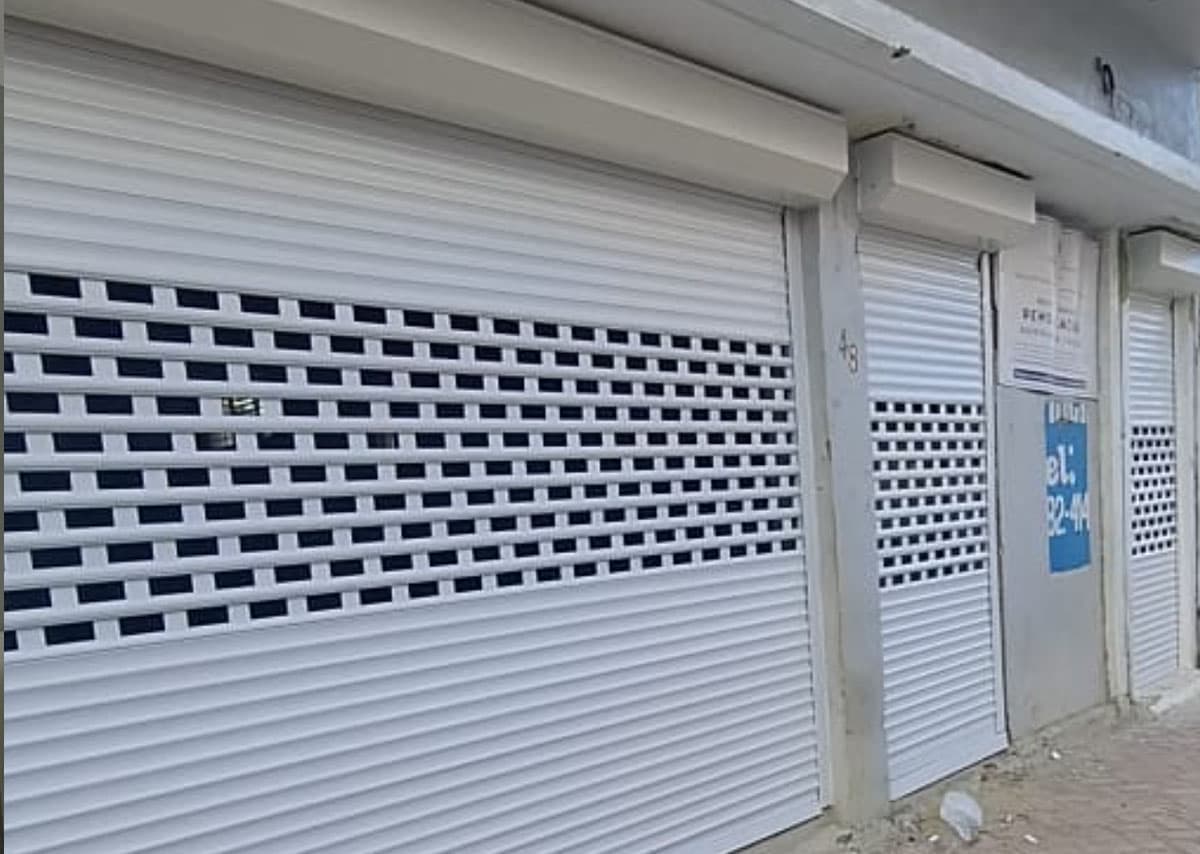 Shutter de aluminio con lámina mixta troquelada y ciega