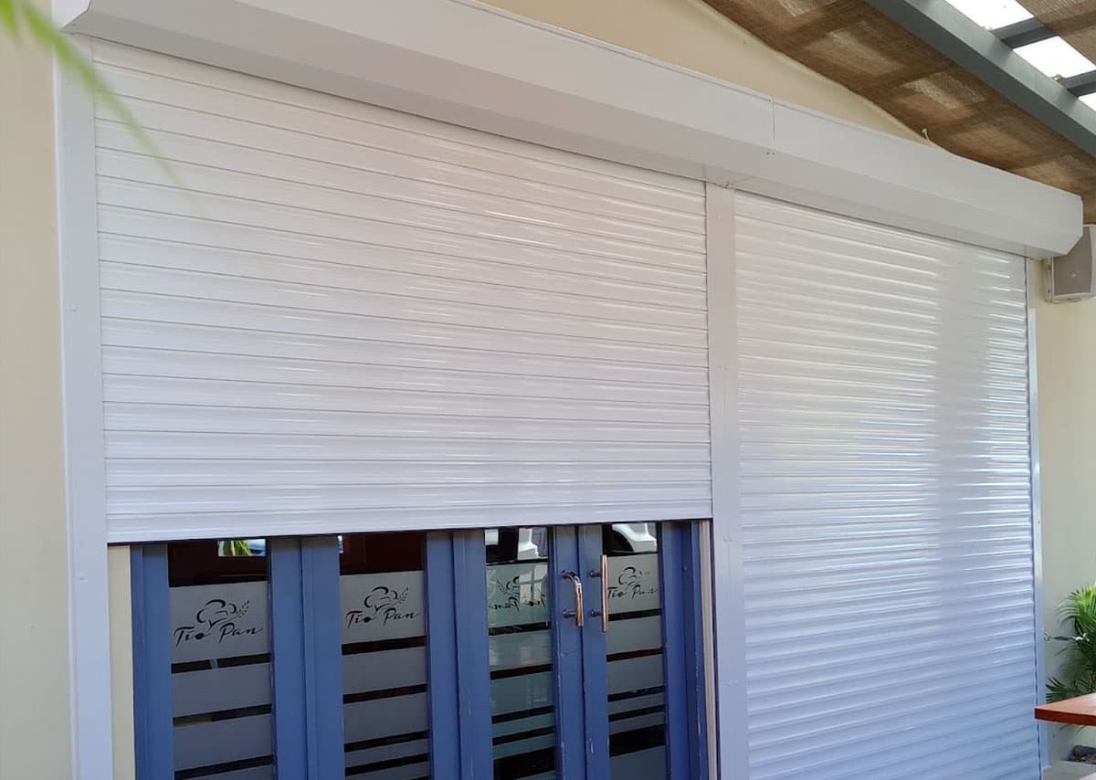 Shutter de aluminio con lámina perforada