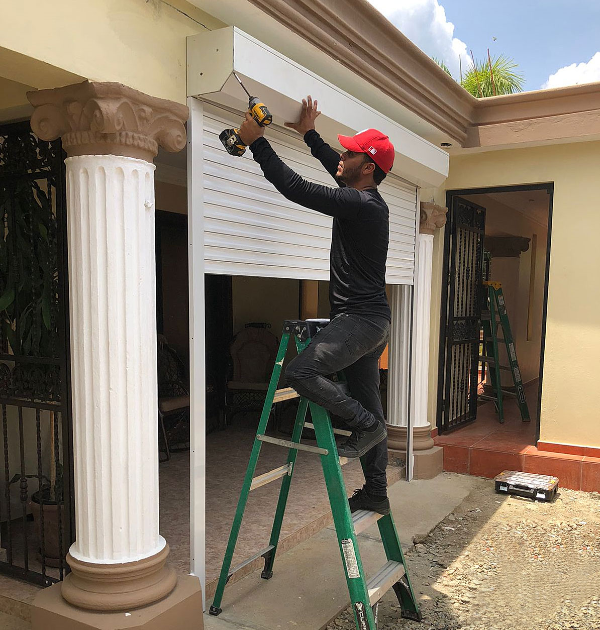 Instalación Profesional de Cortinas y Toldos